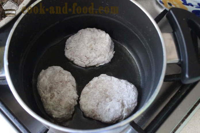 Polpette di pollo tritato con riso e salsa di panna acida - come cucinare le polpette di pollo tritato e riso, con un passo per passo ricetta foto