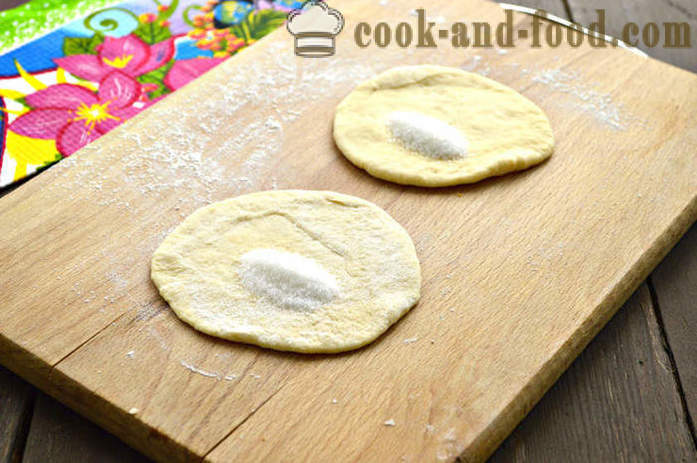 Focacce fritte in padella - come cuocere panini dolci in padella, un passo per passo ricetta foto