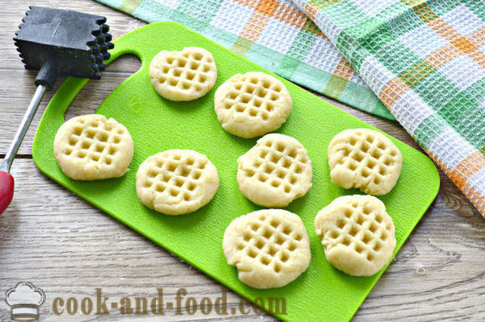 Biscotti semplici montata in una padella soffriggere - come biscotti in padella, un passo per passo ricetta foto