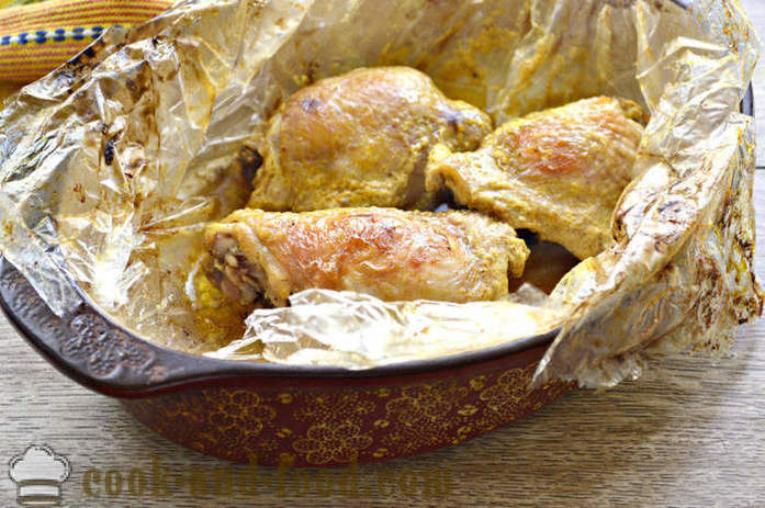 Cosce di pollo cotto nel forno - come cucinare le cosce di pollo in un manicotto con una crosta, un passo per passo ricetta foto