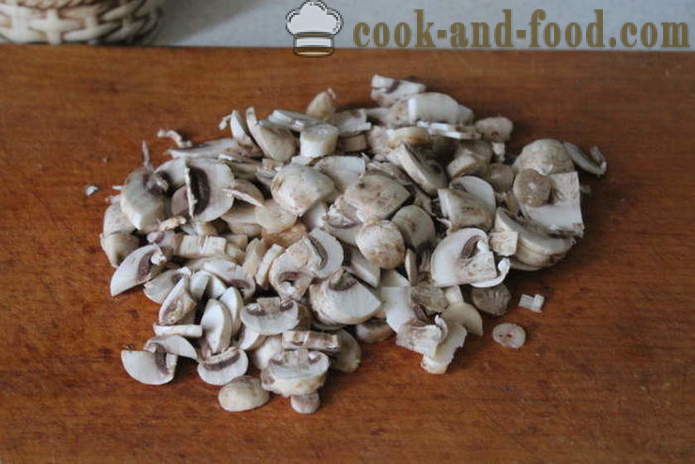 Cremosa salsa di funghi - come cucinare un sugo di funghi con funghi, un passo per passo ricetta foto