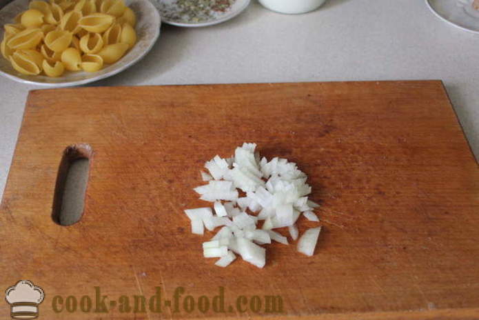 Ripiene di pasta conchiglie con i funghi tritati - Come fare ripiene di pasta conchiglie in forno, con un passo per passo ricetta foto