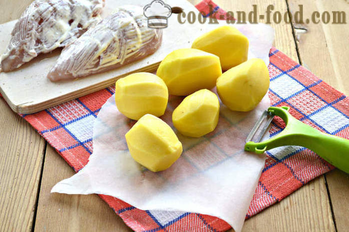 Patate al forno con pollo e pomodoro - come cuocere il pollo al forno con patate, un passo per passo ricetta foto