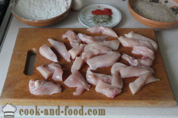 Nuggets di petto di pollo impanato e fritto in padella - come fare pepite di pollo dalla casa, passo dopo passo le foto delle ricette