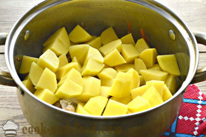 Patate al forno con pollo - come cucinare un delizioso stufato di patate con pollo, un passo per passo ricetta foto