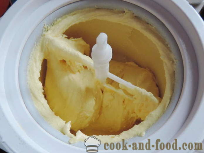Il gelato fatto in casa e latte condensato - come fare il gelato in casa, passo dopo passo ricetta foto