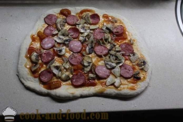 Stromboli - rotolo di pizza di pasta lievitata, come fare la pizza in un rotolo, un passo per passo ricetta foto