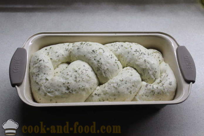 Pane cotto lievito con olive e peperoni - come cuocere il pane italiano in forno, con un passo per passo ricetta foto