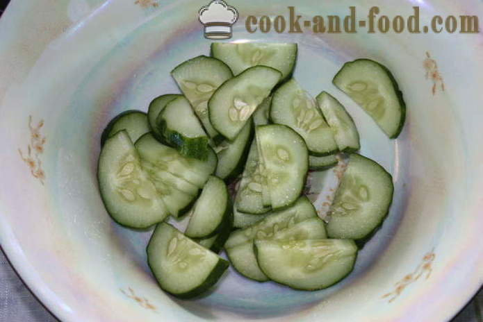 Insalata con le verdure e mozzarella - Come fare un'insalata con verdure e formaggio, con un passo per passo ricetta foto