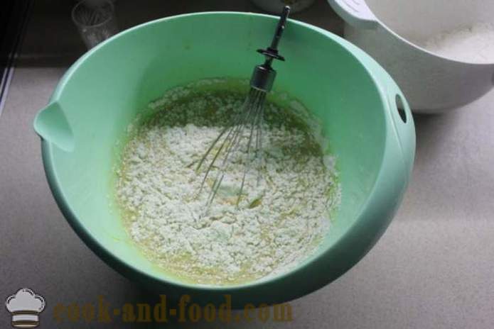 Torta dolce-treccia con uvetta - Come fare una pasta intrecciato lievito, un passo per passo la ricetta con le foto