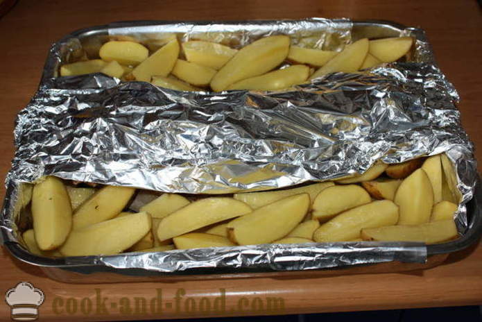 Costine di maiale al forno con patate al forno - come le patate al forno con pancetta, un passo per passo ricetta foto