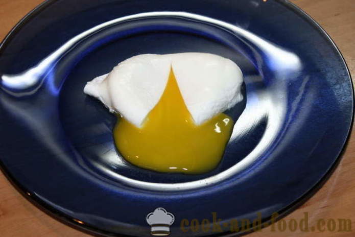 Uovo in camicia in acqua - come cucinare un uovo in camicia in casa, passo dopo passo ricetta foto