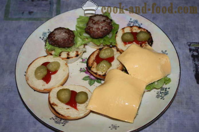 Hamburger gustosi McDonald - Come fare un hamburger a casa, passo dopo passo ricetta foto