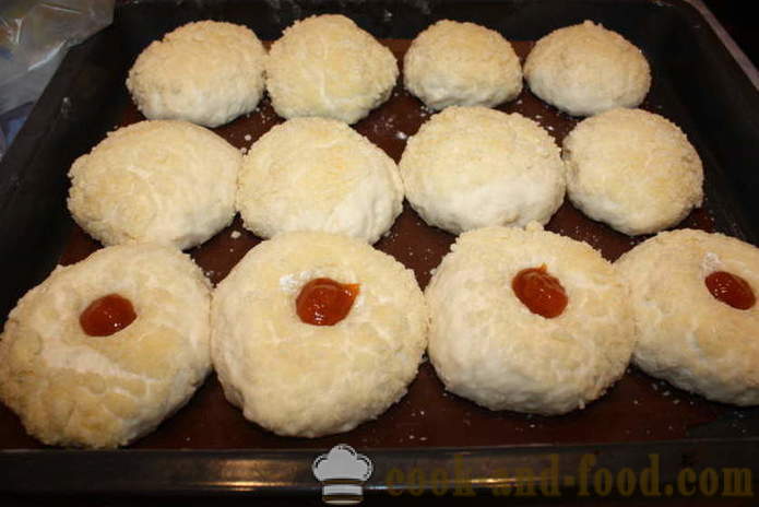 Lievito rotoli di riempimento e grinta - come fare muffin con spruzza, un passo per passo ricetta foto