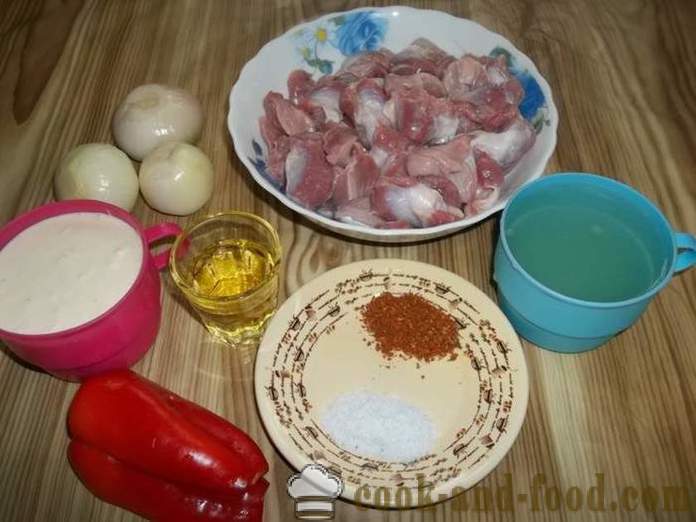 Ventricoli pollo brasato in salsa di panna in una padella - come cucinare un delizioso ventricoli di pollo, un passo per passo ricetta foto
