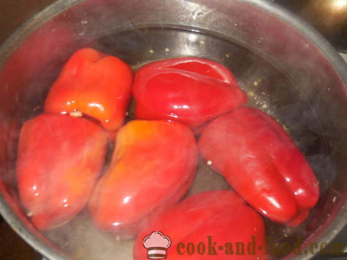 Peperoni ripieni con purè di patate e cotto in forno - come cucinare peperoni ripieni con patate e formaggio, con un passo per passo ricetta foto