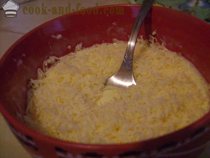 Casseruola di patate crude grattugiate con formaggio e aglio - come cucinare un delizioso casseruola di patate al forno, con un passo per passo ricetta foto