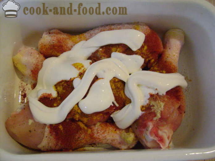Baked cosce di pollo - come cucinare un delizioso cosce di pollo al forno, con un passo per passo ricetta foto
