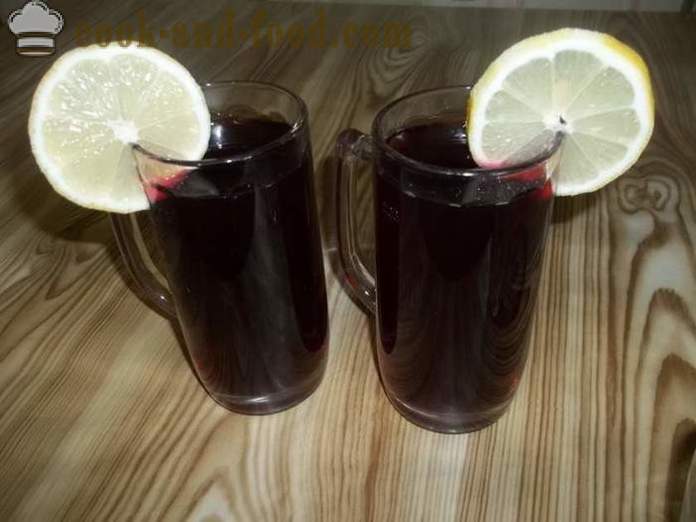 Bere con zenzero, buccia di limone, arancia e ribes - come fare una bevanda con lo zenzero, un passo per passo ricetta foto