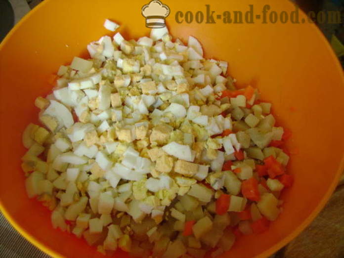 Insalata francese con carne e salumi - come preparare un'insalata con mele, con un passo per passo ricetta foto