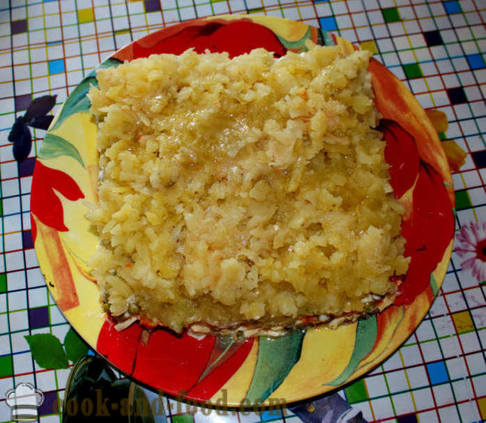 Insalata a strati con gli spratti e formaggio - Come fare un insalata a strati con sarde, un passo per passo ricetta foto
