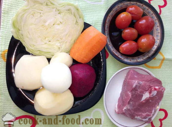Zuppa di barbabietole e pomodori in salamoia - come cucinare la zuppa, un passo per passo ricetta foto