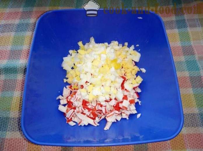 Pita con bastoncini di granchio con uova e maionese - Come fare lavash rotolo di granchio, un passo per passo ricetta foto
