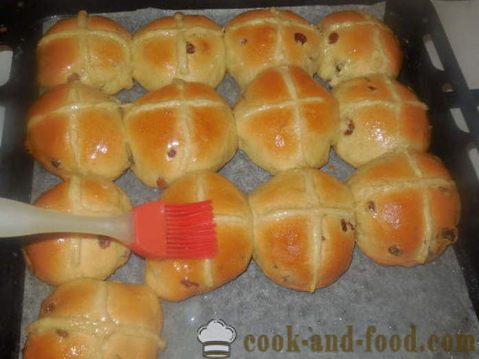 Panini semplice e bella per la Pasqua - come cuocere il panino di Pasqua, un passo per passo ricetta foto