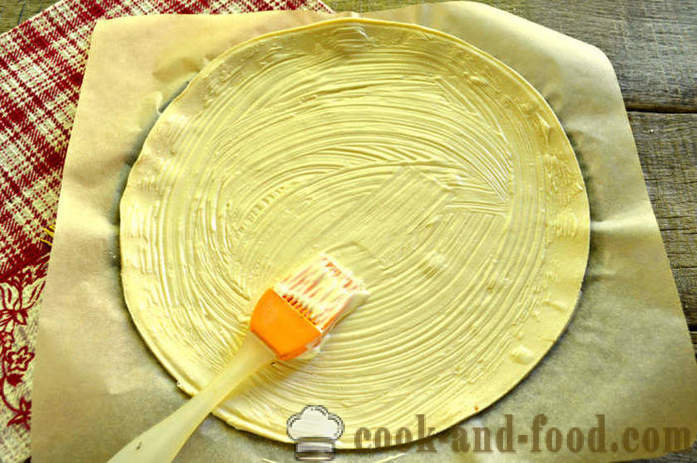 Pasticceria Pizza Pasta sfoglia con pancetta e pepe - come preparare la pizza non lievitata dalla pasta, un passo per passo ricetta foto