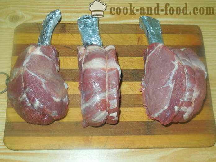 Al forno di vitello lombata con osso - come cucinare lombo succosa con l'osso in forno, con un passo per passo ricetta foto