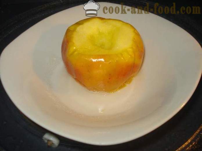 Mele al forno nel forno a microonde - come cucinare le mele in un forno a microonde, un passo per passo ricetta foto