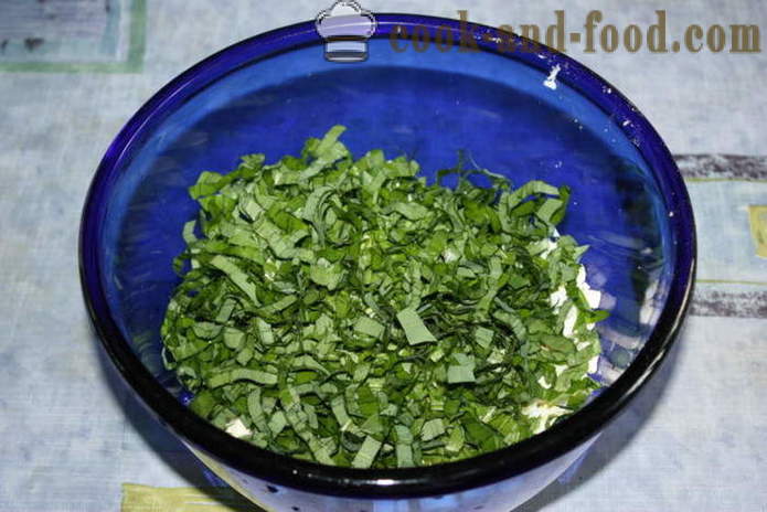 Una deliziosa insalata con aglio selvatico - come preparare un'insalata di aglio e uova con panna acida, un passo per passo ricetta foto