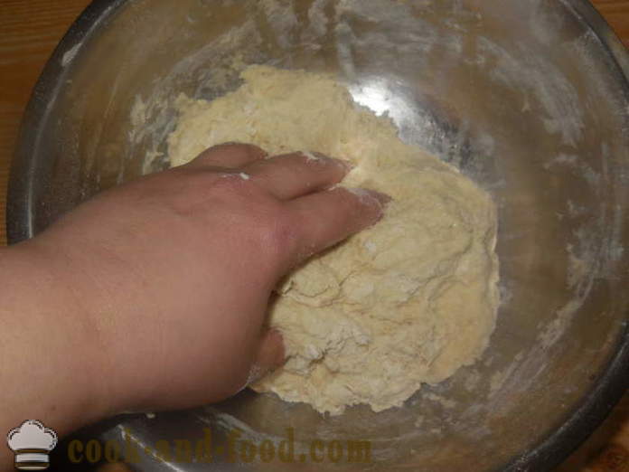 La pasta per gli gnocchi al siero di uova - come mescolare l'impasto in gnocchi, un passo per passo ricetta foto