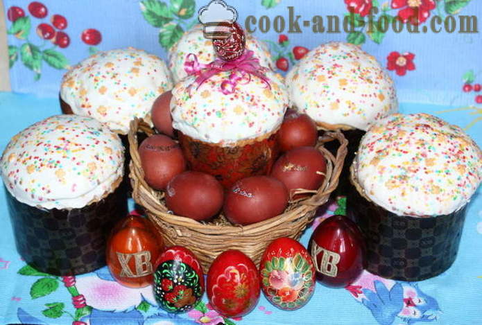 Torta di Pasqua con mandorle e uvetta, latte - come cuocere una torta nel forno, con un passo per passo ricetta foto