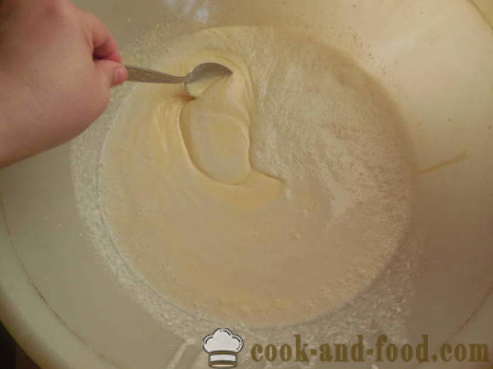 Torta pigro dal liquido senza impastare pasta lievitata - come cuocere una torta di pastella, un passo per passo ricetta foto