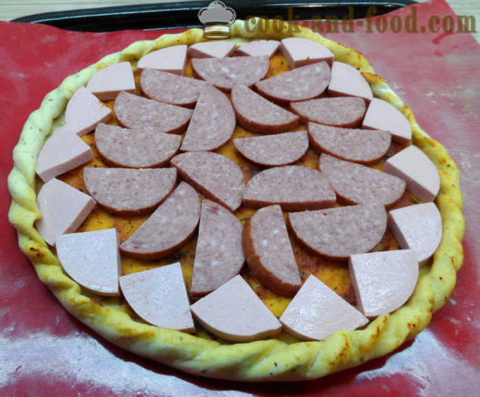 Il più semplice pizza fatta in casa a passi da gigante e le migliori condimenti per la pizza - come cucinare il lievito pizza, un passo per passo ricetta foto