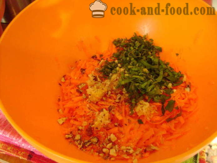 Maionese deliziosa insalata con aglio selvatico, carote, aglio e noci - come cucinare insalata di carote con aglio selvatico, con un passo per passo ricetta foto