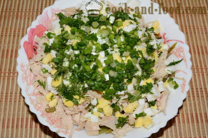 Insalata di sedano con il pollo, uova, cetriolo e maionese - Come preparare un'insalata di sedano, un passo per passo ricetta foto