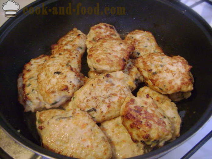 Cotoletta di pollo succosa con carota, cipolla - come fare cotolette di pollo succulenti nella padella, un passo per passo ricetta foto
