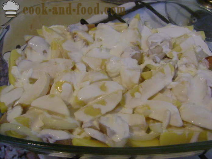 Patate al forno con funghi e panna acida - how deliziosa patate cotte al forno, con un passo per passo ricetta foto