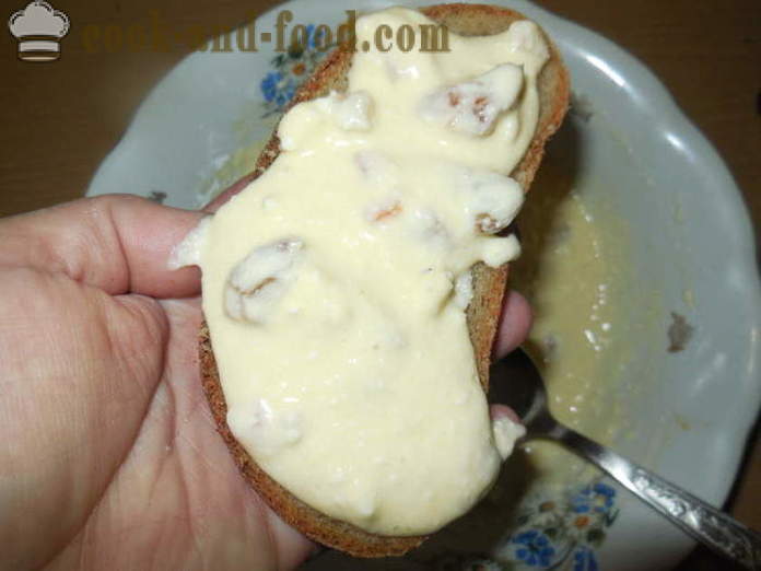 Cheesecake pigro dalla pagnotta con formaggio, albicocche secche e kiwi - come un cheesecake cottura pigro con la ricotta, un passo per passo ricetta foto