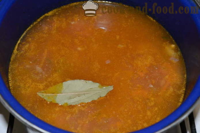 Zuppa di patate con polpettine surgelate e cetrioli sottaceto - come cucinare zuppa di patate con polpettine, con un passo per passo ricetta foto