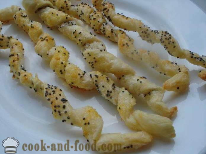 Dolce a spirale di pasta con semi di papavero e zucchero - come cucinare biscotti di pasta sfoglia, con un passo per passo ricetta foto