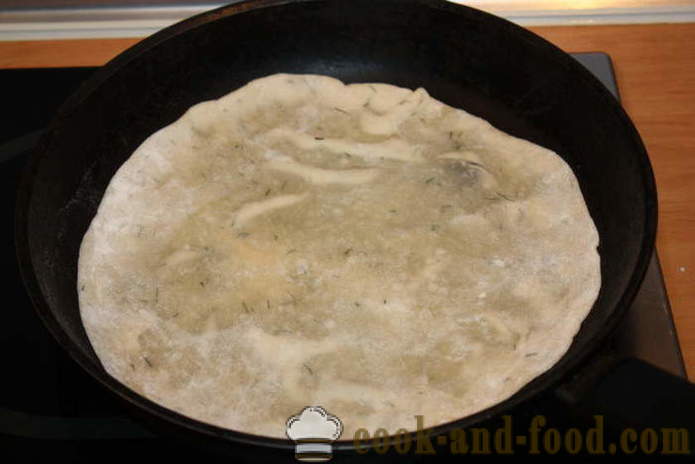 Pane pita fatto in casa in una padella - come cuocere il pane pita senza lievito, un passo per passo ricetta foto