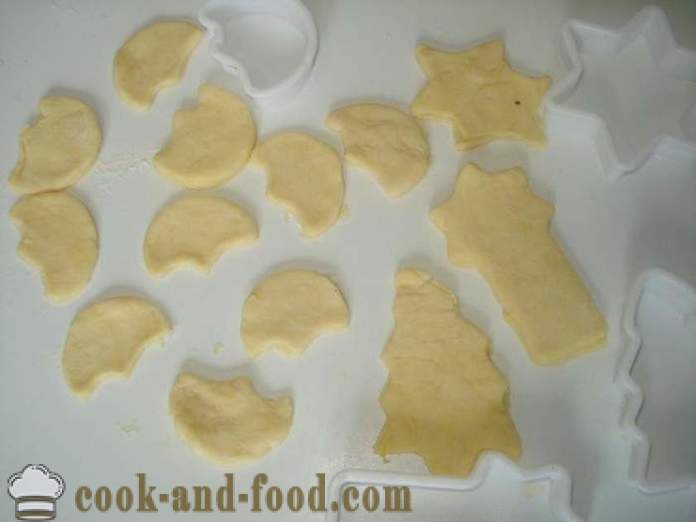 Cookie veloce e gustoso da traballante pasta non lievitata con zucchero e arachidi - come fare i biscotti di pasta sfoglia in forno, con un passo per passo ricetta foto