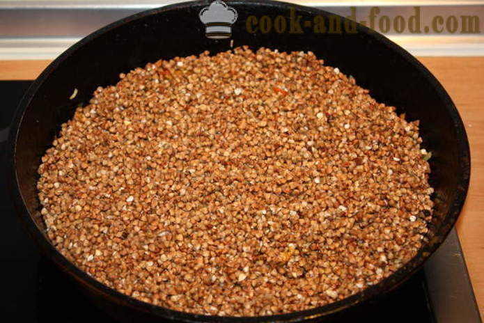 Delicious grano saraceno friabile con sedano guarnire - come cucinare un delizioso contorno di grano saraceno, un passo per passo ricetta foto