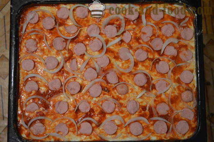 Pizza all'aperto - come cucinare una pizza-torta, un passo per passo ricetta foto