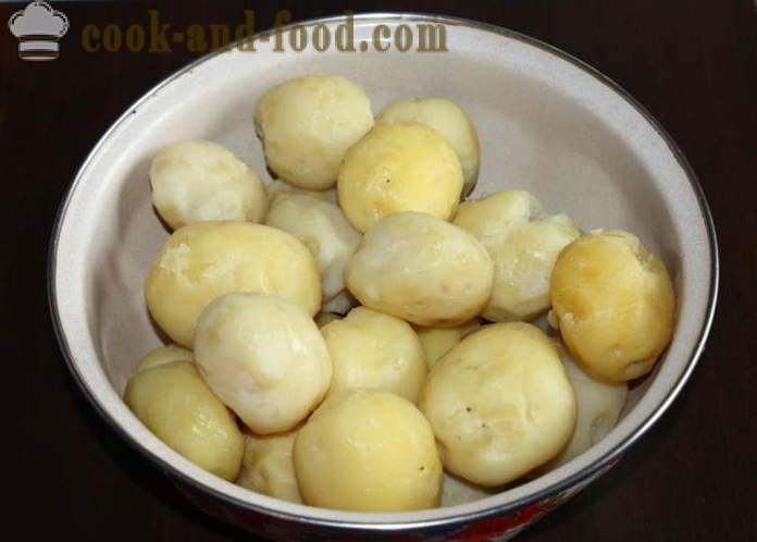 Gnocchi senza carne con salsa di pomodoro e cipolla - come cucinare un gnocchi di patate, un passo per passo ricetta foto