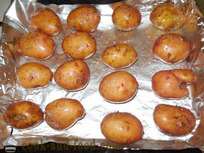 Patate al forno con la buccia nel forno - come deliziose patate al forno con la buccia al forno, con un passo per passo ricetta foto