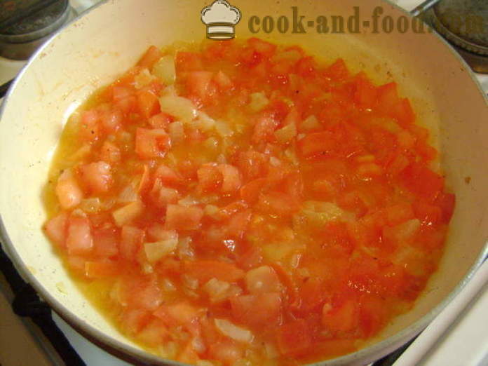 Scrambled in italiano - come cucinare le uova strapazzate con pomodoro, formaggio e pane, con un passo per passo ricetta foto